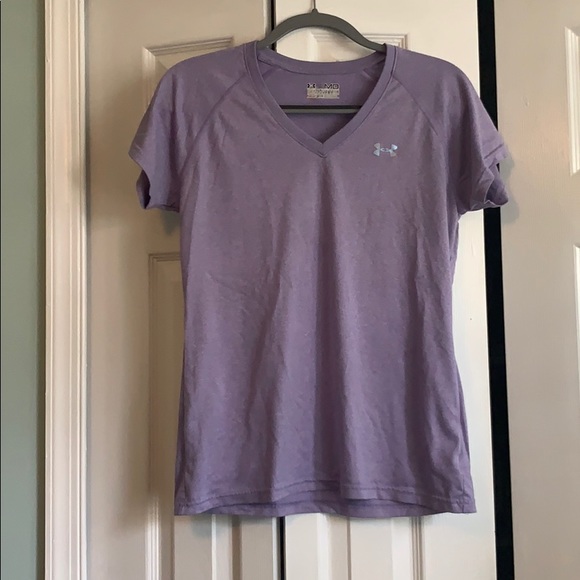 Under Armour Tops - Under Armour semi fitted heat gear shirt